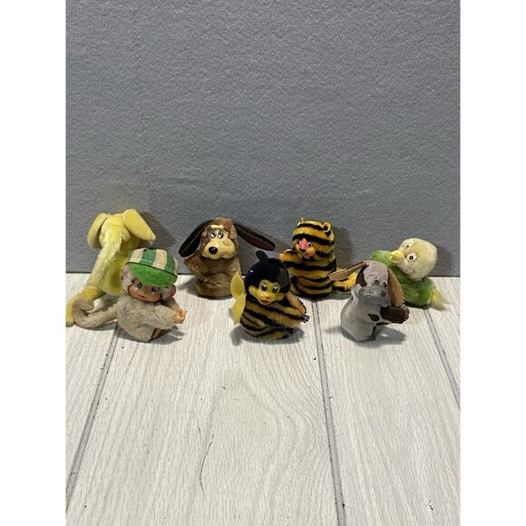 7 Vtg 1980’s Monchichi Finger Hugger Monkey Dog Toy Clip-On Pencil Grabber